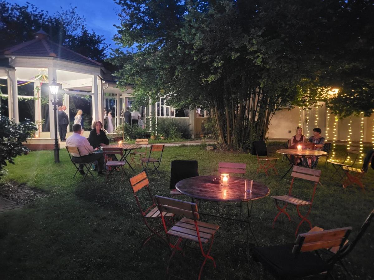 Mleczarnia Hotel Restauracja Chludowo Exteriör bild